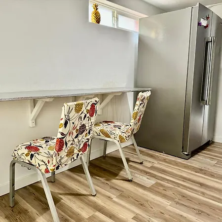Private Room Tiny With Shared Bathroom Near Seatac Airport And Downtown Seattle